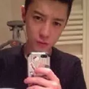 张毅。