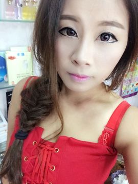 朕略萌年后直播主播照片
