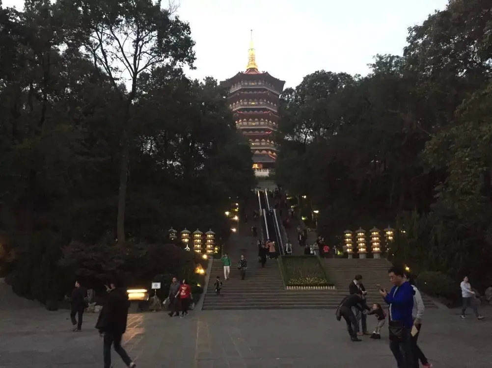 紫。烟。轻。绕。的主播照片