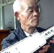 40后电子笛老人