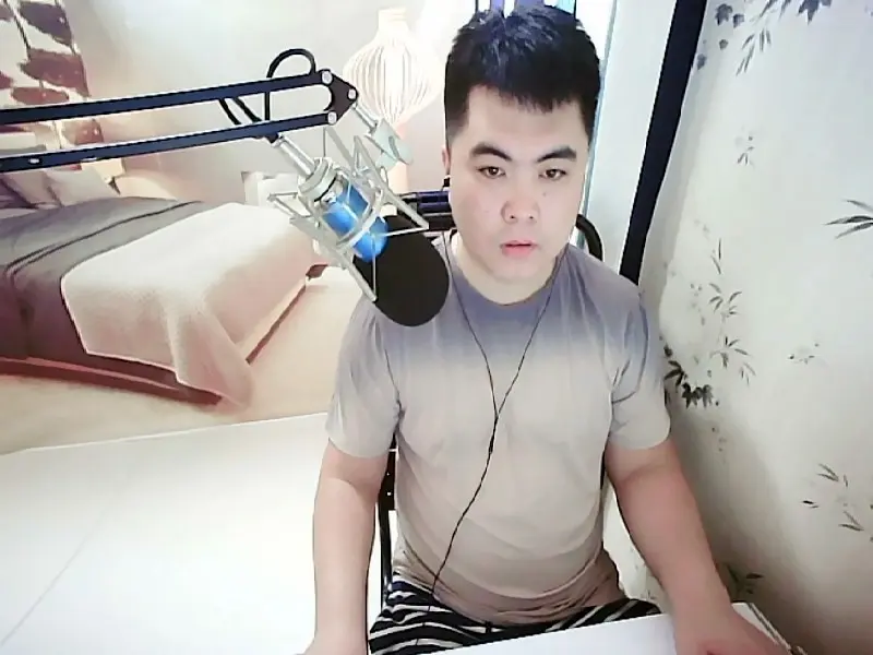 稀里哗啦ア的主播海报