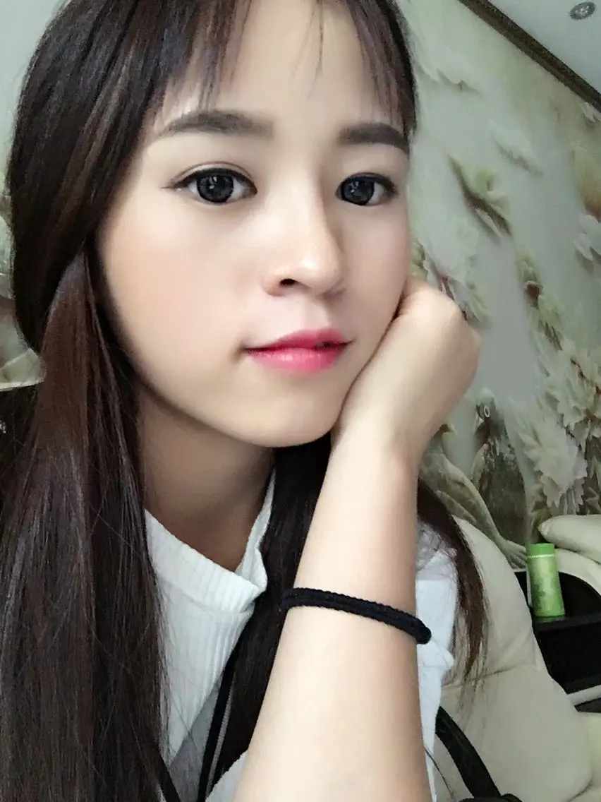 依琳小镇的主播照片