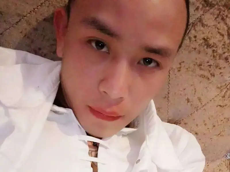 白总~~的主播海报