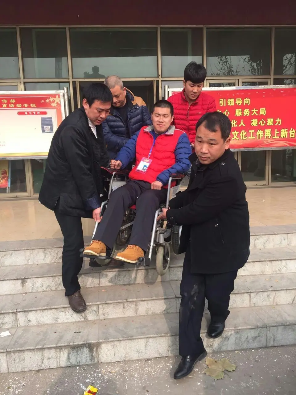 娱家正能量歌手子康的主播照片