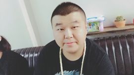 鲁总裁一个人行走主播照片