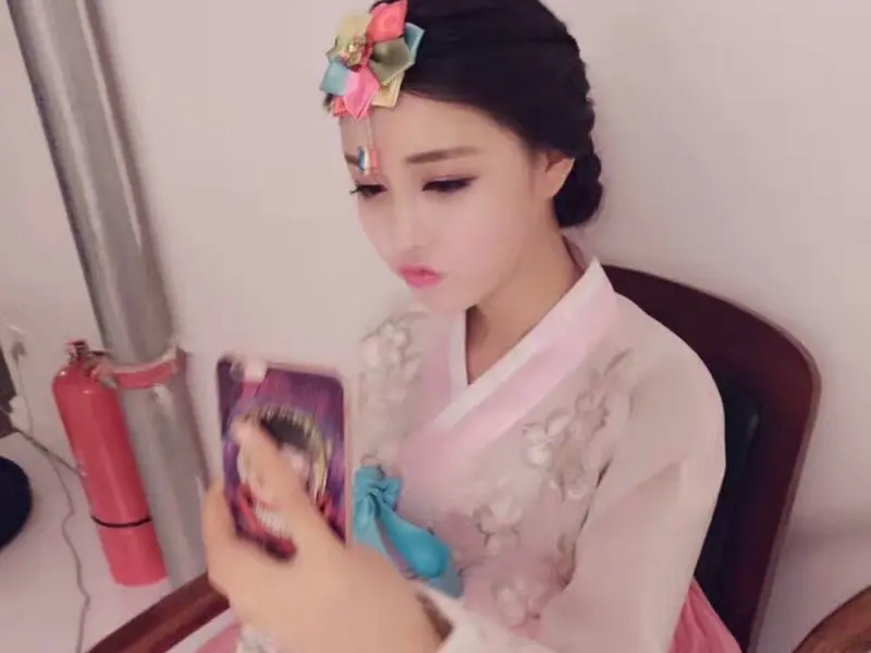 可萌可呆的帅冰果的主播海报