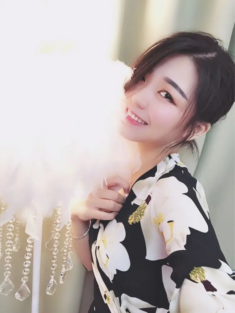 沉默已久的小婷子的主播照片
