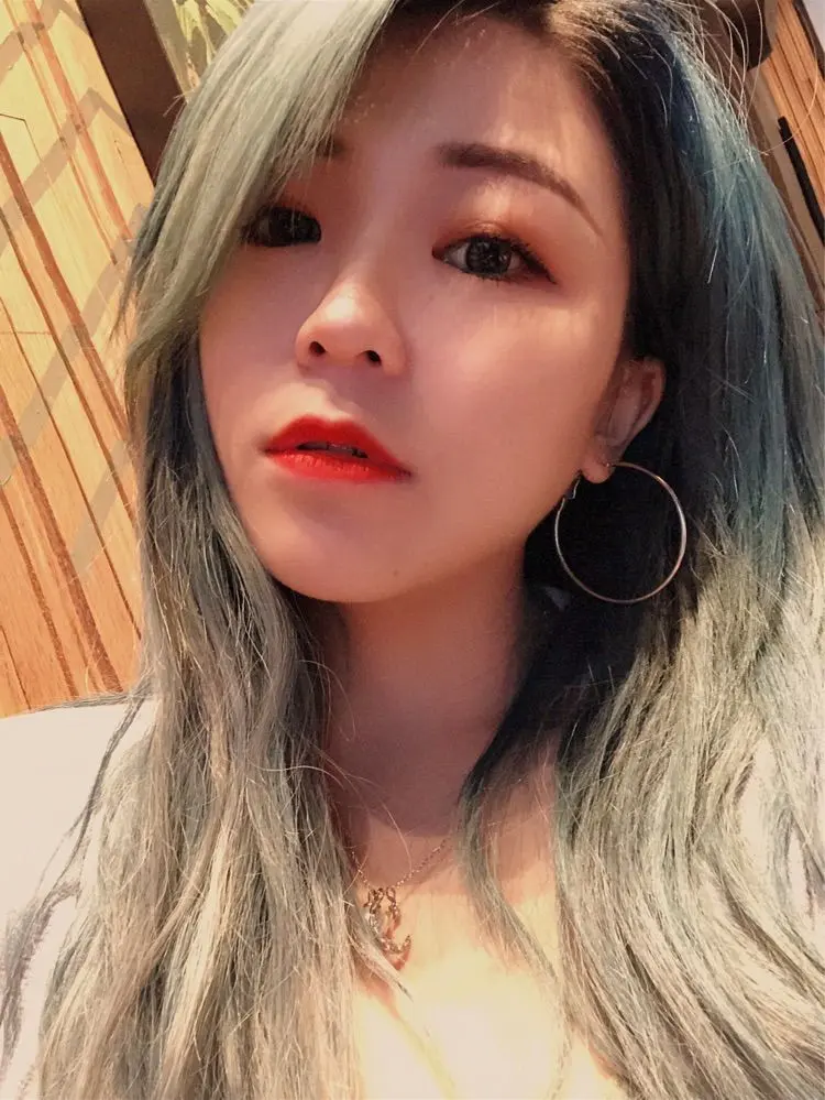 沉默已久的小婷子的主播照片