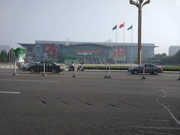 万里熏烟到处乱窜的主播照片