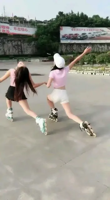 美女别闪了腰