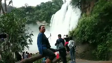 小杰游黄果树瀑布