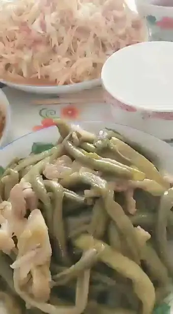 桌上去了没进肚子里去气饱了