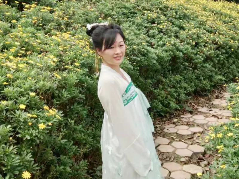 っღ.泡．沫。的主播照片
