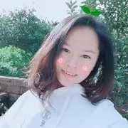 娃娃鼓捣猫呢