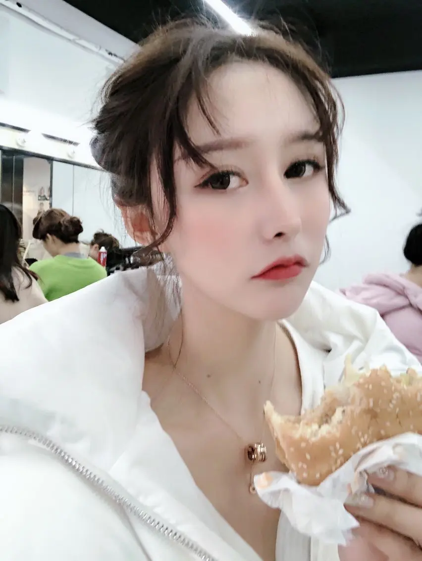 小熊熊🐼的主播照片
