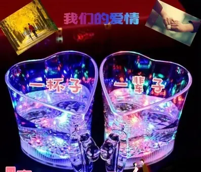 纸扇一摇谈天下的图片