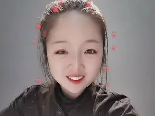 捡瓶子只是为了看直播的主播照片