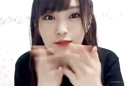 大眼长腿的主播照片