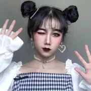 新人雅玲う