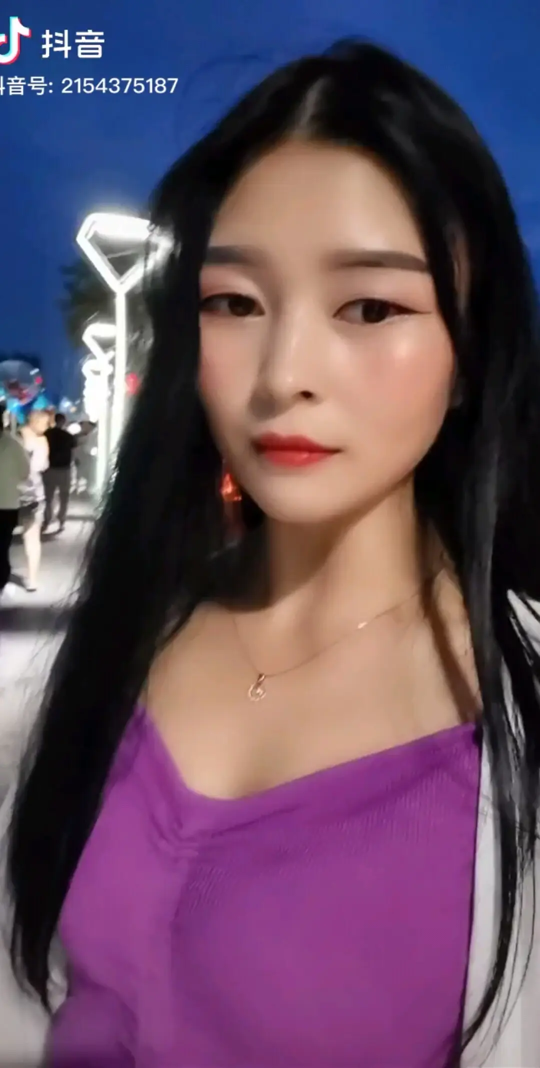 俩个美女拍的停可爱啊