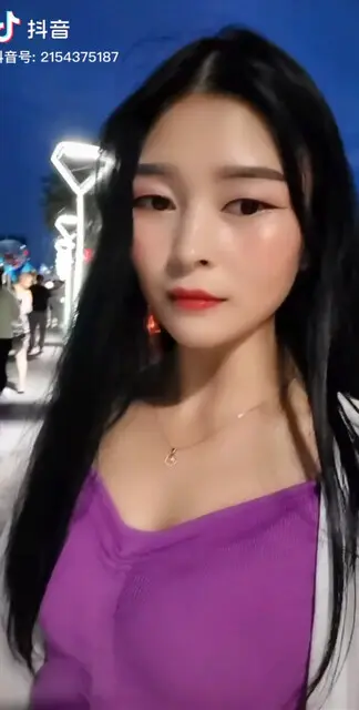 俩个美女拍的停可爱啊