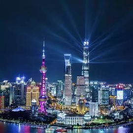 纸扇一摇谈天下的图片