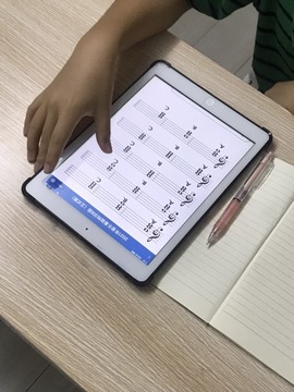🌻小七（安静唱歌）的图片