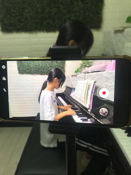 🌻小七（安静唱歌）的图片