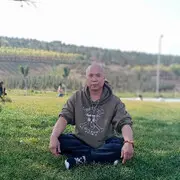 シ灬小爷牵猴遛蜗牛