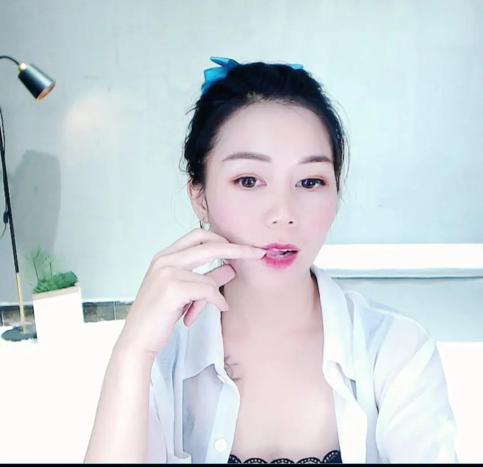 现实✔差距的主播照片