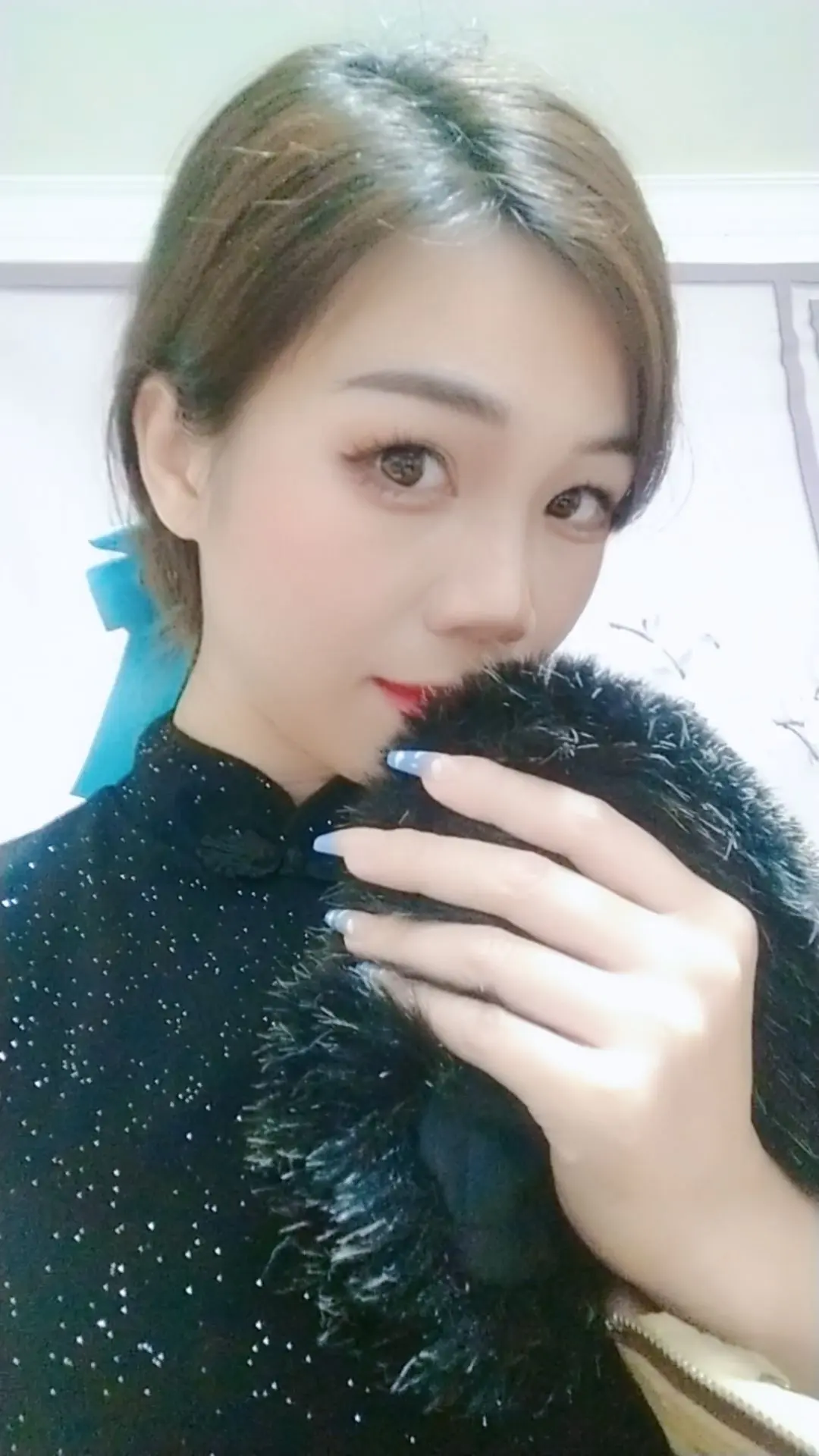 六月皮皮贪财还好色的主播照片