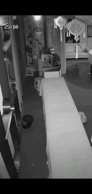 /笑哭店里被水淹了，