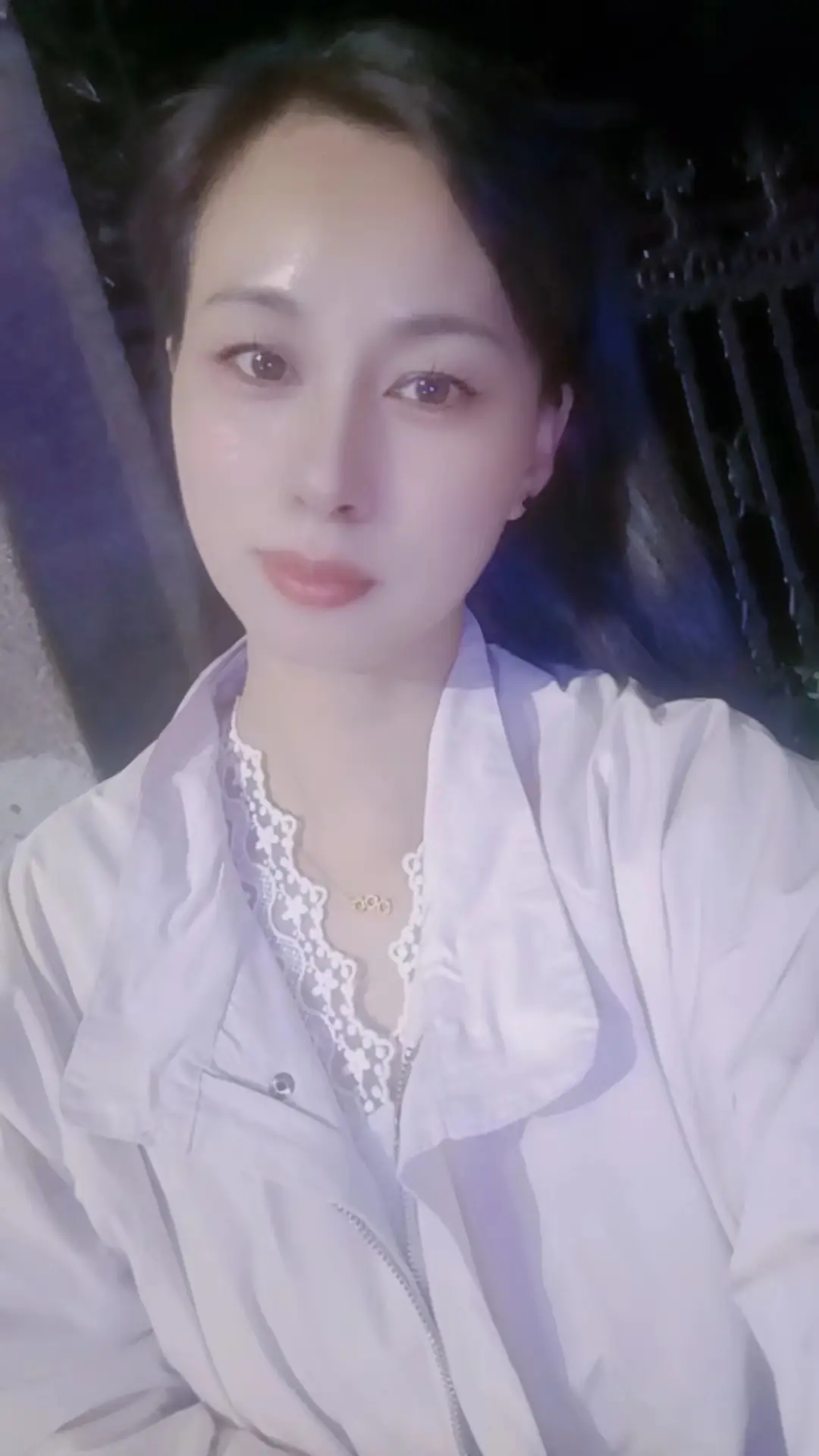紫色的七主播图片
