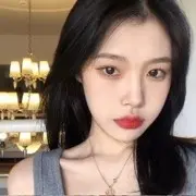 新人女明星的用户头像