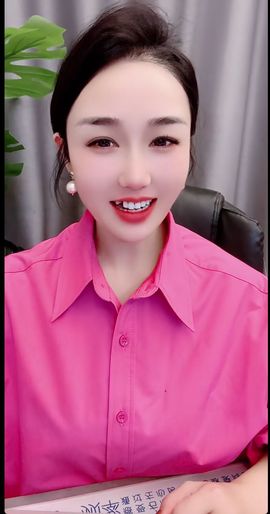 男人肩膀扛着天的图片