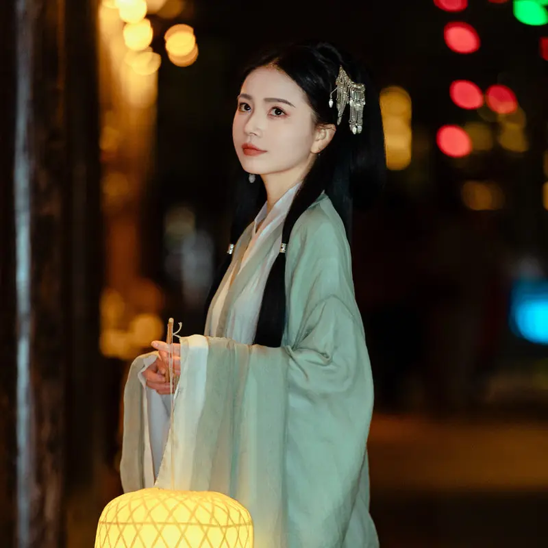 小谨言的主播海报