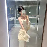小小七...
