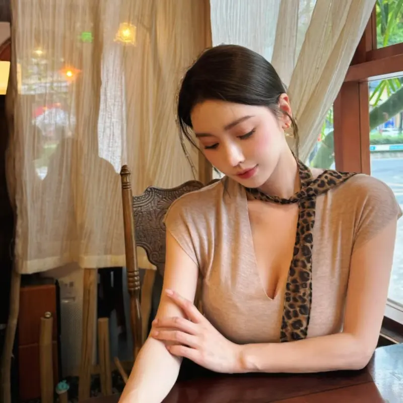 新人玲子第一天播的主播海报