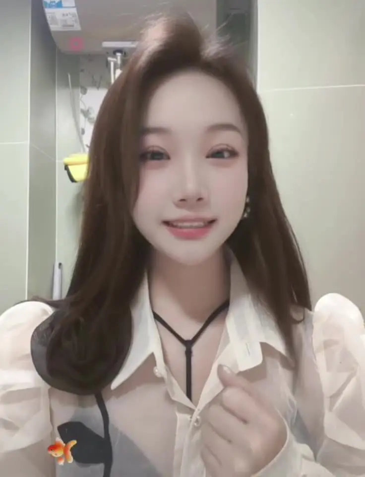 浅浅扭一下✌• ◡•