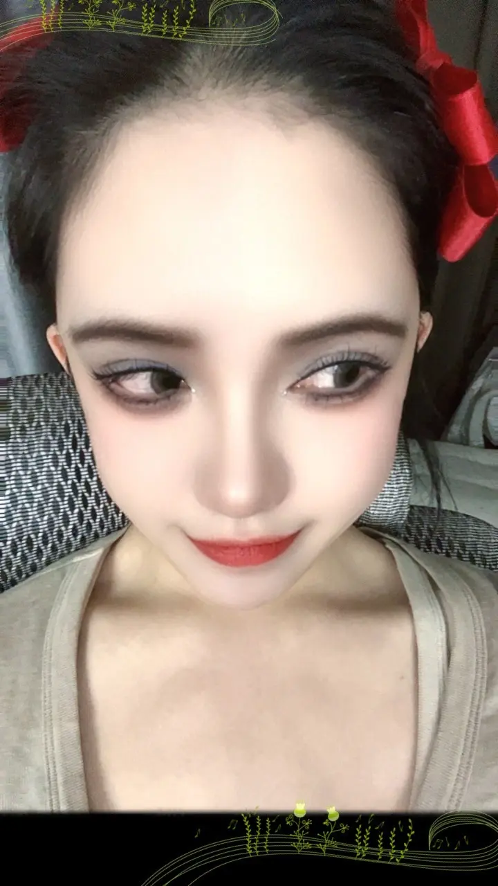 谁家热舞小乖乖吖的主播照片