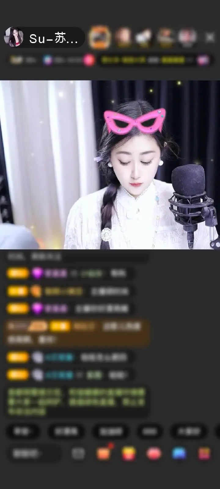 哇塞！五个傲世金箍接连登场，这排面也太足了吧！我盯着屏幕眼睛都舍不得眨，感觉像在看一场超酷的特效电影，每一个金箍都带着满满的支持砸过来，整个人都被这份热情点燃了～餘生隨心♥清静，你这是要给我打造一个黄金铠甲吗？太霸气啦