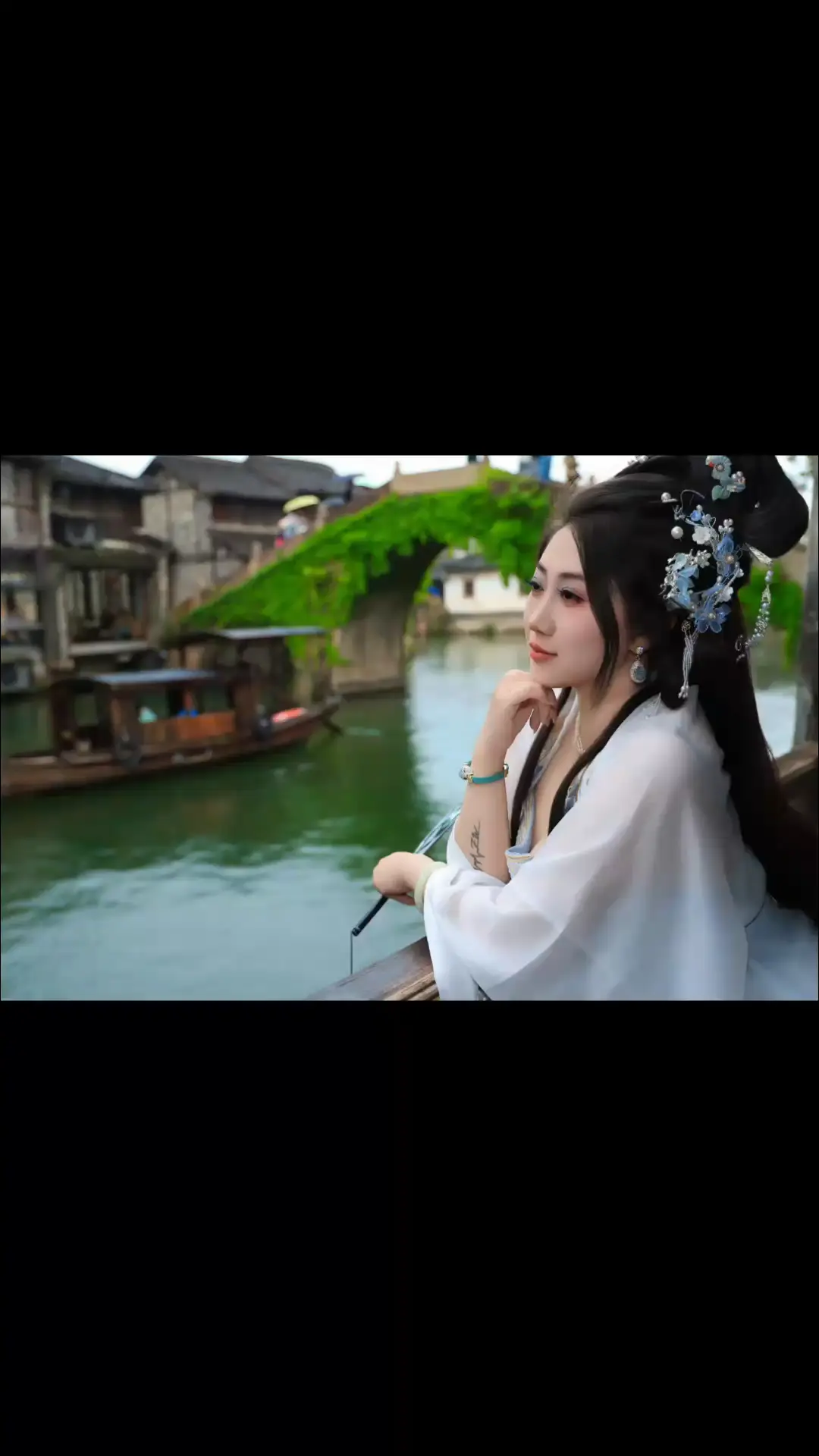 烟雨入江南，青瓦流水