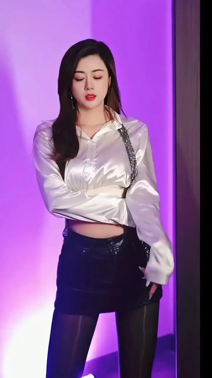 美女跳舞