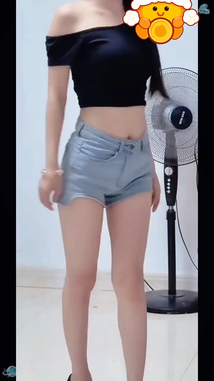 /愁人害羞的小扭一下