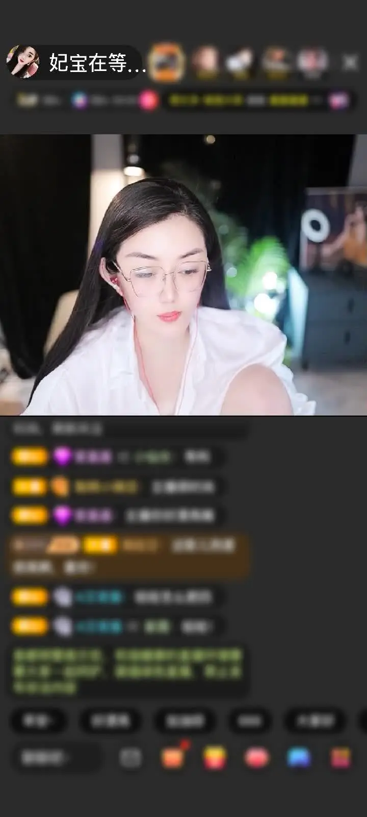 第一次相遇，被宠爱，开心的不是礼物是惊喜