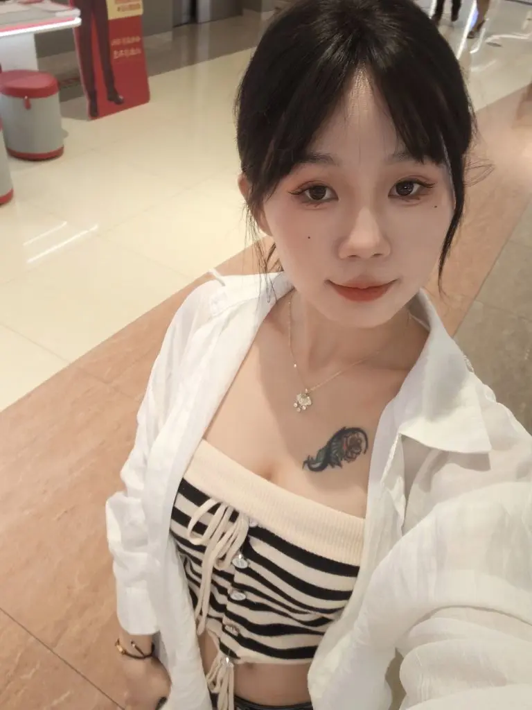 妍宝～超甜辣💋休一主播图片